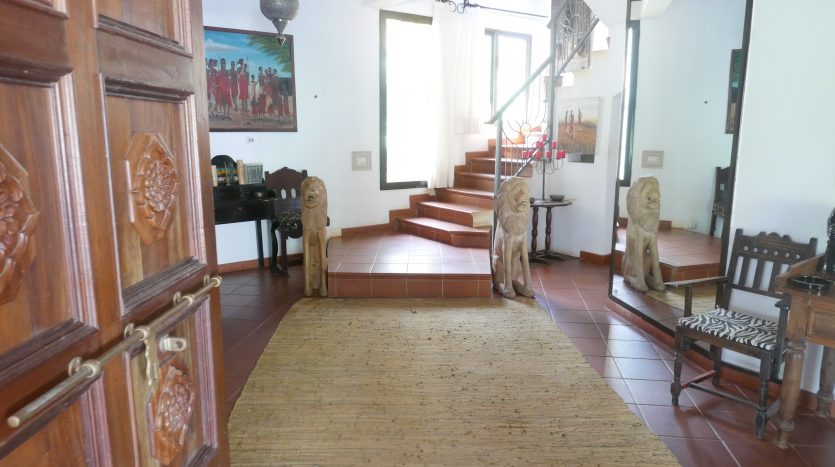 P1090428-835×467