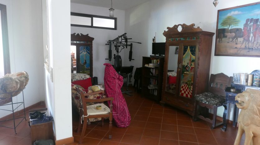 P1090443-835×467