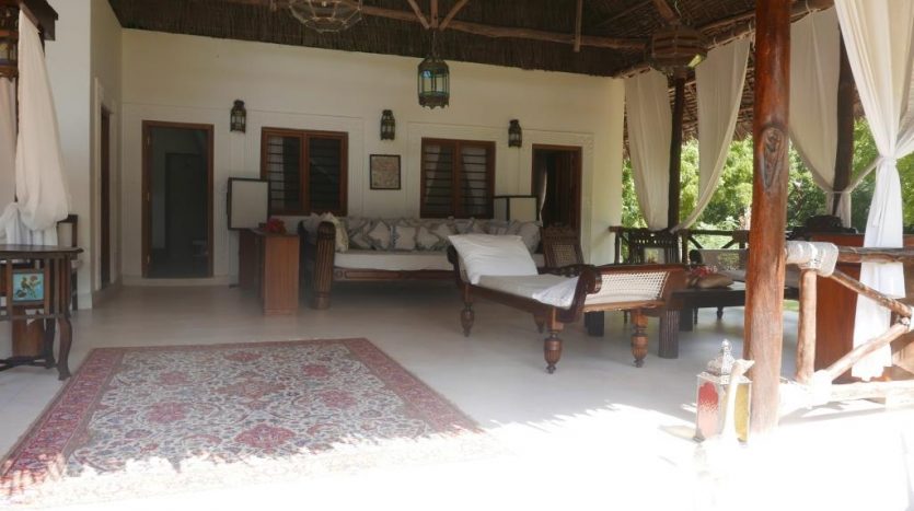 P1100410-835×467