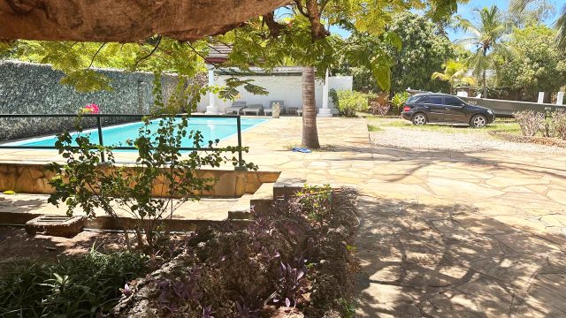 beach-house-malindi-1