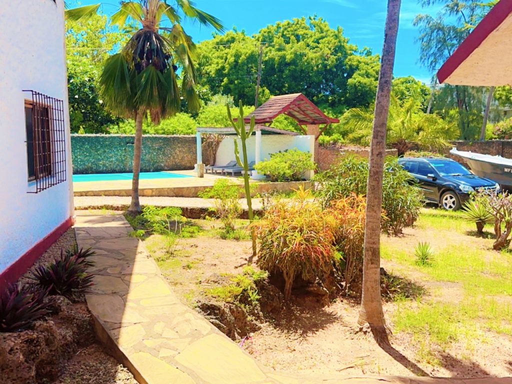 beach-house-malindi-10